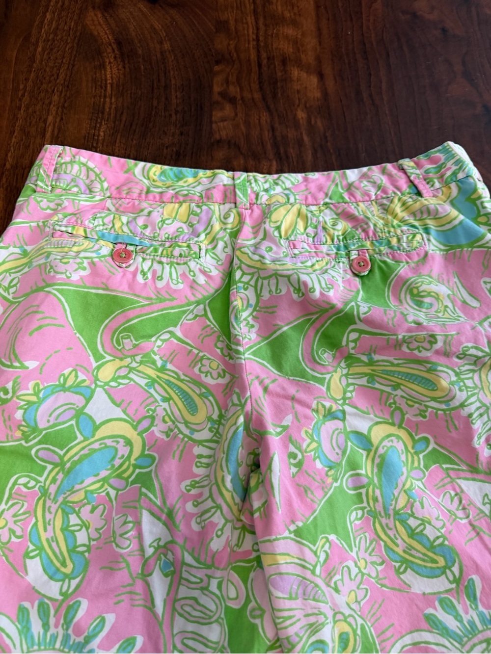 3/$30 ☀️ Lilly Pulitzer Pink & Green Paisley Cotton Avenue Shorts - Picture 2 of 10
